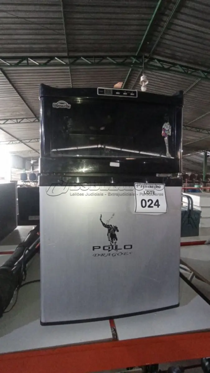 LOTE 024 - 01 FRIGOBAR 220V MARCA DYNASTY. (NO ESTADO) ATENÇÃO! FAZER A VISITAÇÃO ANTES DE ARREMATAR, NÃO SABEMOS SE FUNCIONA, LEILÃO NÃO TEM GARANTIA E NEM DEVOLUÇÃO, SUJEITO A POSSÍVEIS AVARIAS VISÍVEIS/OCULTAS E/OU AUSÊNCIA DE COMPONENTES.