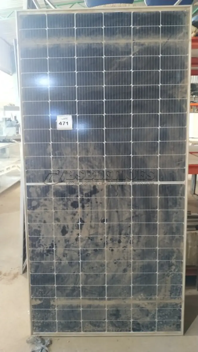 LOTE 471 - 01 MÓDULO SOLAR 355 WATTS. (NO ESTADO) ATENÇÃO! FAZER A VISITAÇÃO ANTES DE ARREMATAR, NÃO SABEMOS SE FUNCIONA, LEILÃO NÃO TEM GARANTIA E NEM DEVOLUÇÃO, SUJEITO A POSSÍVEIS AVARIAS VISÍVEIS/OCULTAS
