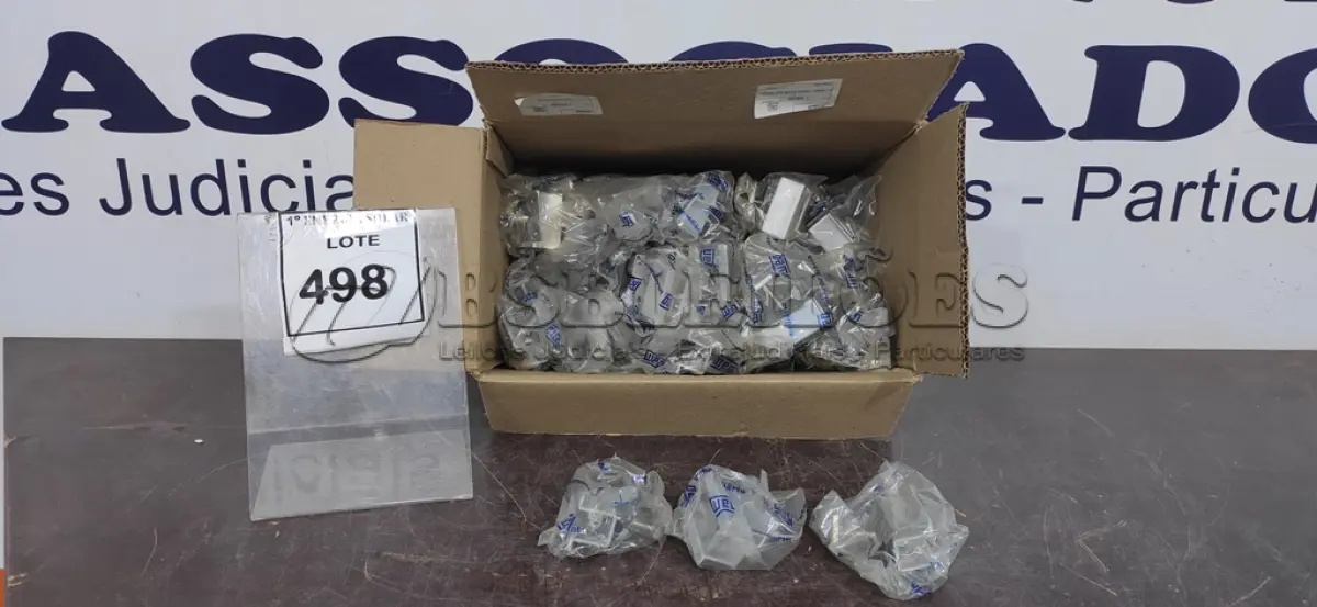 LOTE 498 - 01 CAIXA COM GRAMPOS 30/40MM. (NO ESTADO) ATENÇÃO! FAZER A VISITAÇÃO ANTES DE ARREMATAR, NÃO SABEMOS SE FUNCIONA, LEILÃO NÃO TEM GARANTIA E NEM DEVOLUÇÃO, SUJEITO A POSSÍVEIS AVARIAS VISÍVEIS/OCULTAS