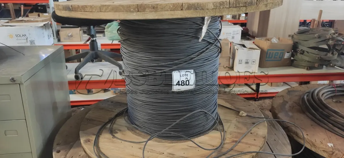 LOTE 480 - 01 CARRETEL COM FIO CABO FLEX 6 MM PRETO. (NO ESTADO) ATENÇÃO! FAZER A VISITAÇÃO ANTES DE ARREMATAR, NÃO SABEMOS SE FUNCIONA, LEILÃO NÃO TEM GARANTIA E NEM DEVOLUÇÃO, SUJEITO A POSSÍVEIS AVARIAS VISÍVEIS/OCULTAS