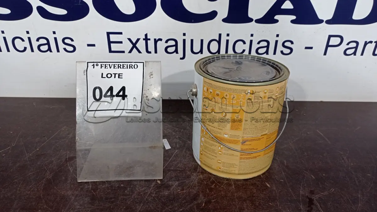 LOTE 044 - 01 LATA DE TINTA ACRÍLICA FOSCO CAMURÇA 3,6L INTERIOR/EXTERIOR MARCA GLASURIT. (NO ESTADO) ATENÇÃO! FAZER A VISITAÇÃO ANTES DE ARREMATAR, NÃO SABEMOS SE FUNCIONA, LEILÃO NÃO TEM GARANTIA E NEM DEVOLUÇÃO, SUJEITO A POSSÍVEIS AVARIAS VISÍVEIS/OCULTAS E/OU AUSÊNCIA DE COMPONENTES.
