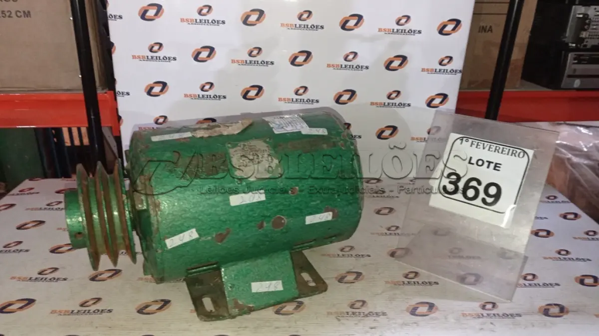 LOTE 369 - 01 MOTOR ELÉTRICO. (NO ESTADO) ATENÇÃO! FAZER A VISITAÇÃO ANTES DE ARREMATAR, NÃO SABEMOS SE FUNCIONA, LEILÃO NÃO TEM GARANTIA E NEM DEVOLUÇÃO, SUJEITO A POSSÍVEIS AVARIAS VISÍVEIS/OCULTAS E/OU AUSÊNCIA DE COMPONENTES.