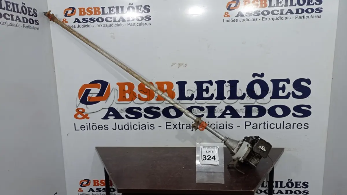 LOTE 324 - 01 ROÇADEIRA A GASOLINA INCOMPLETA. (NO ESTADO) ATENÇÃO! FAZER A VISITAÇÃO ANTES DE ARREMATAR, NÃO SABEMOS SE FUNCIONA, LEILÃO NÃO TEM GARANTIA E NEM DEVOLUÇÃO, SUJEITO A POSSÍVEIS AVARIAS VISÍVEIS/OCULTAS E/OU AUSÊNCIA DE COMPONENTES.