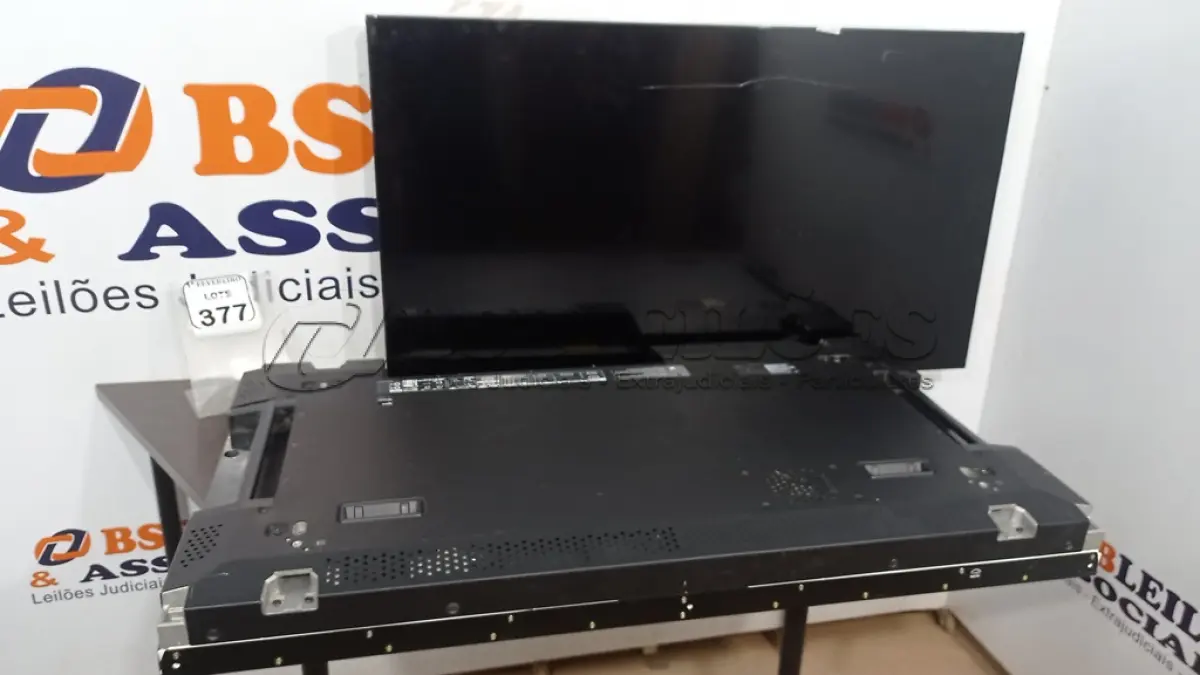 LOTE 377 - 02 PAINÉIS PARA ANÚNCIOS DE 47’’ MARCA LG. (NO ESTADO) ATENÇÃO! FAZER A VISITAÇÃO ANTES DE ARREMATAR, NÃO SABEMOS SE FUNCIONA, LEILÃO NÃO TEM GARANTIA E NEM DEVOLUÇÃO, SUJEITO A POSSÍVEIS AVARIAS VISÍVEIS/OCULTAS E/OU AUSÊNCIA DE COMPONENTES.