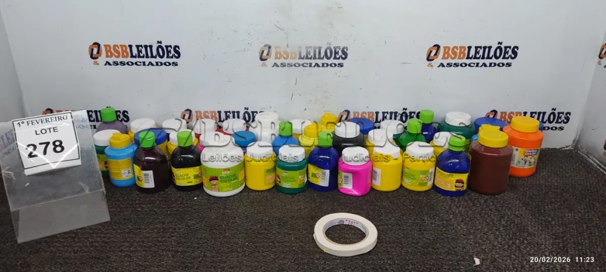LOTE 278 - 01 CAIXA COM GRANDE QUANTIDADE DE TINTAS GUACHE. (NO ESTADO) ATENÇÃO! FAZER A VISITAÇÃO ANTES DE ARREMATAR, NÃO SABEMOS SE FUNCIONA, LEILÃO NÃO TEM GARANTIA E NEM DEVOLUÇÃO, SUJEITO A POSSÍVEIS AVARIAS VISÍVEIS/OCULTAS E/OU AUSÊNCIA DE COMPONENTES.