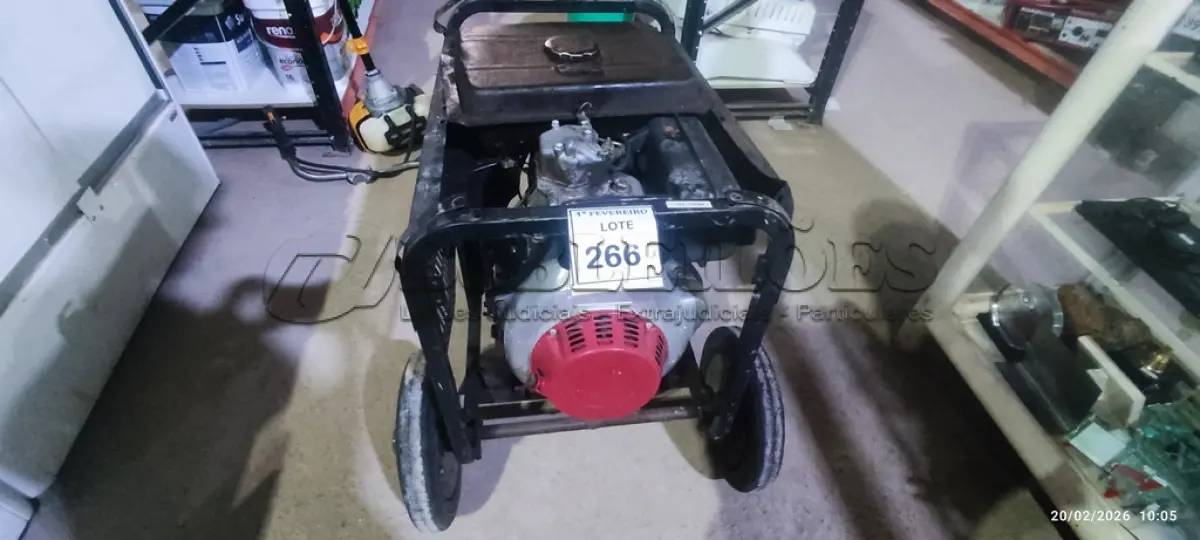 LOTE 266 - 01 GERADOR A DIESEL MARCA TOYAMA. (NO ESTADO) ATENÇÃO! FAZER A VISITAÇÃO ANTES DE ARREMATAR, NÃO SABEMOS SE FUNCIONA, LEILÃO NÃO TEM GARANTIA E NEM DEVOLUÇÃO, SUJEITO A POSSÍVEIS AVARIAS VISÍVEIS/OCULTAS E/OU AUSÊNCIA DE COMPONENTES.