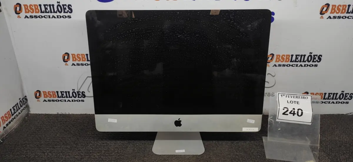 LOTE 240 - 01 IMAC APPLE. (NO ESTADO) ATENÇÃO! FAZER A VISITAÇÃO ANTES DE ARREMATAR, NÃO SABEMOS SE FUNCIONA, LEILÃO NÃO TEM GARANTIA E NEM DEVOLUÇÃO, SUJEITO A POSSÍVEIS AVARIAS VISÍVEIS/OCULTAS E/OU AUSÊNCIA DE COMPONENTES.