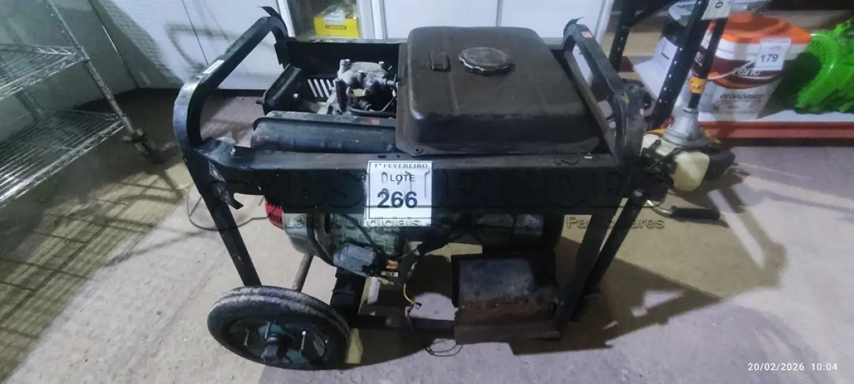LOTE 266 - 01 GERADOR A DIESEL MARCA TOYAMA. (NO ESTADO) ATENÇÃO! FAZER A VISITAÇÃO ANTES DE ARREMATAR, NÃO SABEMOS SE FUNCIONA, LEILÃO NÃO TEM GARANTIA E NEM DEVOLUÇÃO, SUJEITO A POSSÍVEIS AVARIAS VISÍVEIS/OCULTAS E/OU AUSÊNCIA DE COMPONENTES.