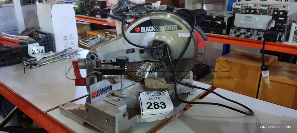 LOTE 283 - 01 SERRA ELÉTRICA DE BANCADA INDUSTRIAL MARCA BLACK E DECKER. (NO ESTADO) ATENÇÃO! FAZER A VISITAÇÃO ANTES DE ARREMATAR, NÃO SABEMOS SE FUNCIONA, LEILÃO NÃO TEM GARANTIA E NEM DEVOLUÇÃO, SUJEITO A POSSÍVEIS AVARIAS VISÍVEIS/OCULTAS E/OU AUSÊNCIA DE COMPONENTES.