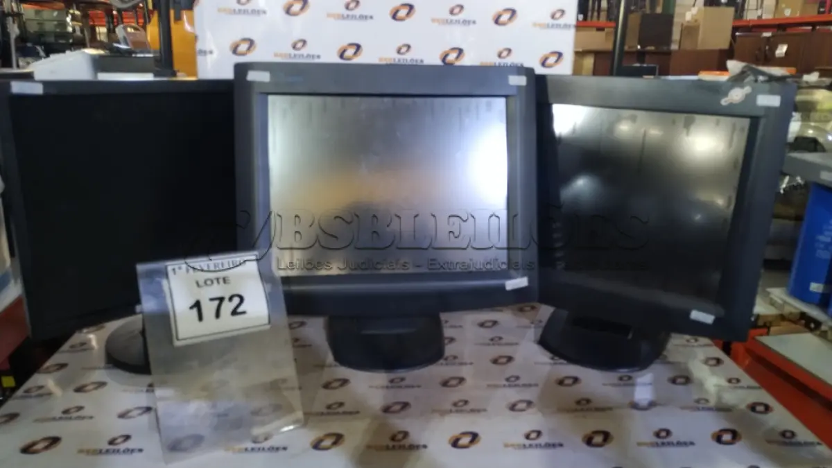LOTE 172 - 02 MONITORES TOUCH EASY MARCA WAYTECH E 01 MONITOR MARCA SAMSUNG. (NO ESTADO) ATENÇÃO! FAZER A VISITAÇÃO ANTES DE ARREMATAR, NÃO SABEMOS SE FUNCIONA, LEILÃO NÃO TEM GARANTIA E NEM DEVOLUÇÃO, SUJEITO A POSSÍVEIS AVARIAS VISÍVEIS/OCULTAS E/OU AUSÊNCIA DE COMPONENTES.