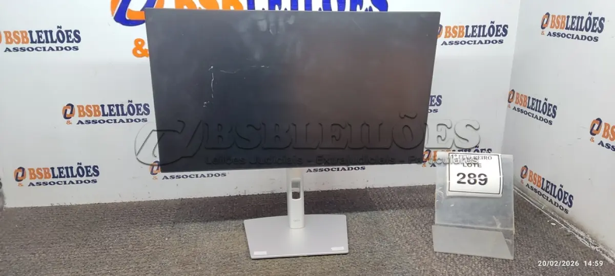 LOTE 289 - 01 MONITOR MARCA DELL. (NO ESTADO) ATENÇÃO! FAZER A VISITAÇÃO ANTES DE ARREMATAR, NÃO SABEMOS SE FUNCIONA, LEILÃO NÃO TEM GARANTIA E NEM DEVOLUÇÃO, SUJEITO A POSSÍVEIS AVARIAS VISÍVEIS/OCULTAS E/OU AUSÊNCIA DE COMPONENTES.