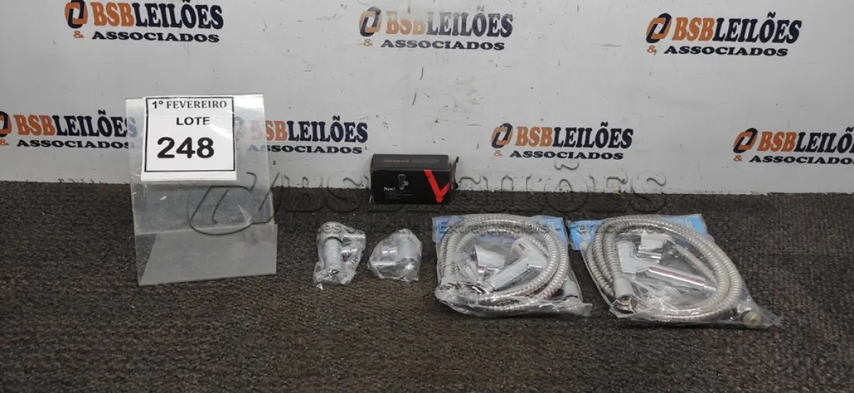 LOTE 248 - 02 DUCHAS HIGIÊNICAS. (NO ESTADO) ATENÇÃO! FAZER A VISITAÇÃO ANTES DE ARREMATAR, NÃO SABEMOS SE FUNCIONA, LEILÃO NÃO TEM GARANTIA E NEM DEVOLUÇÃO, SUJEITO A POSSÍVEIS AVARIAS VISÍVEIS/OCULTAS E/OU AUSÊNCIA DE COMPONENTES.