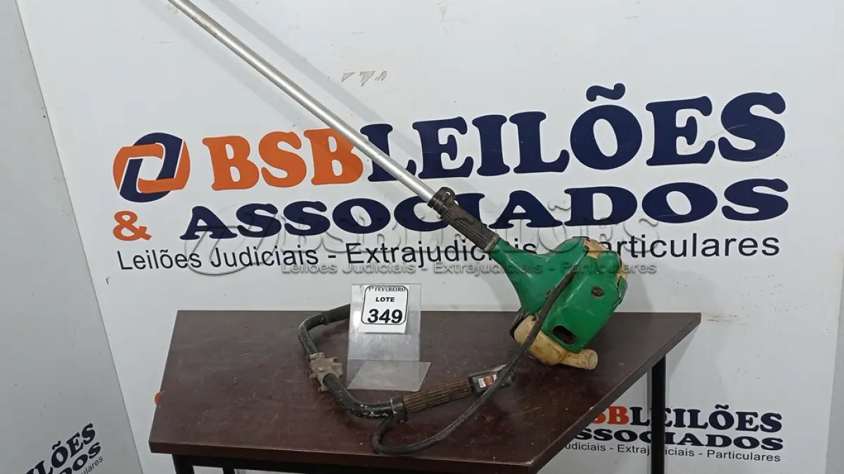 LOTE 349 - 01 ROÇADEIRA A GASOLINA INCOMPLETA. (NO ESTADO) ATENÇÃO! FAZER A VISITAÇÃO ANTES DE ARREMATAR, NÃO SABEMOS SE FUNCIONA, LEILÃO NÃO TEM GARANTIA E NEM DEVOLUÇÃO, SUJEITO A POSSÍVEIS AVARIAS VISÍVEIS/OCULTAS E/OU AUSÊNCIA DE COMPONENTES.