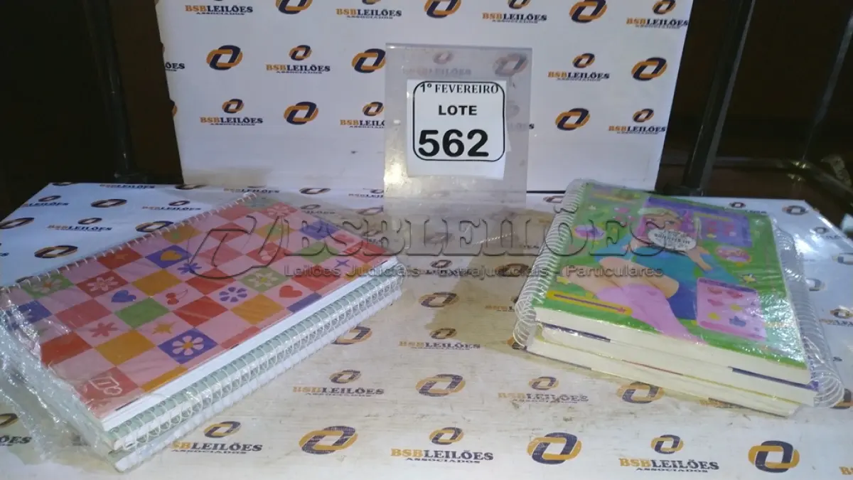 LOTE 562 - 07 CADERNOS ESCOLARES. (NO ESTADO) ATENÇÃO! FAZER A VISITAÇÃO ANTES DE ARREMATAR, NÃO SABEMOS SE FUNCIONA, LEILÃO NÃO TEM GARANTIA E NEM DEVOLUÇÃO, SUJEITO A POSSÍVEIS AVARIAS VISÍVEIS/OCULTAS E/OU AUSÊNCIA DE COMPONENTES.