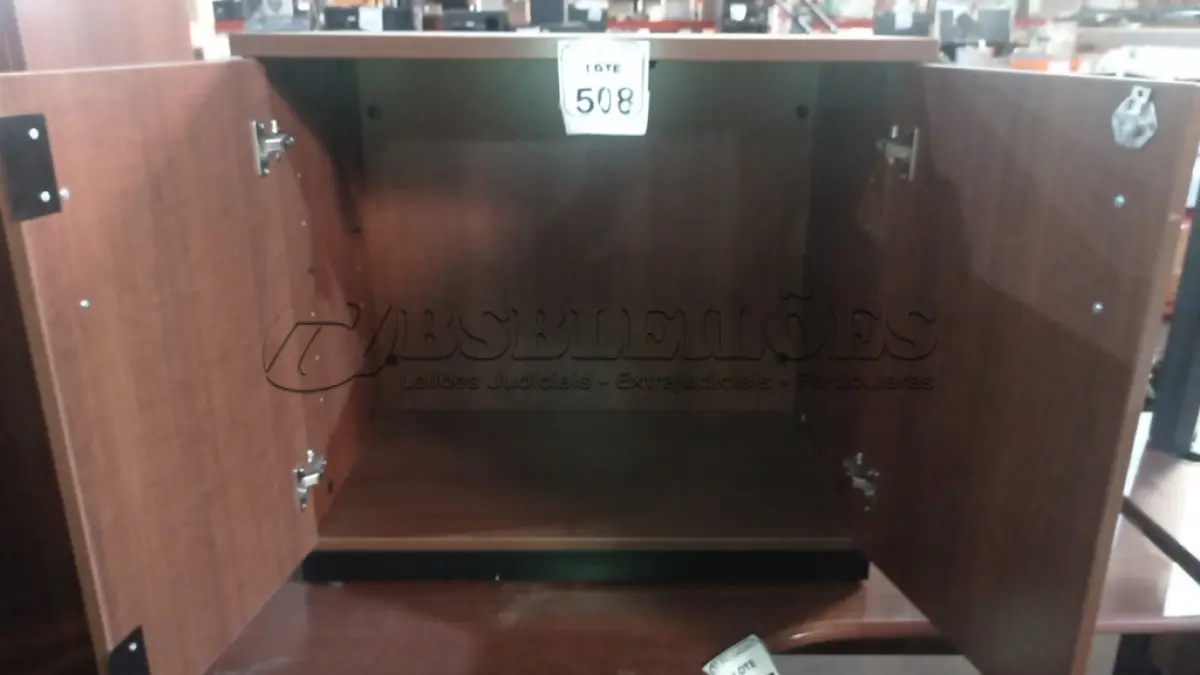 LOTE 508 - 01 ARMÁRIO BAIXO EM MADEIRA COM 02 PORTAS. (NO ESTADO) ATENÇÃO! FAZER A VISITAÇÃO ANTES DE ARREMATAR, NÃO SABEMOS SE FUNCIONA, LEILÃO NÃO TEM GARANTIA E NEM DEVOLUÇÃO, SUJEITO A POSSÍVEIS AVARIAS VISÍVEIS/OCULTAS E/OU AUSÊNCIA DE COMPONENTES.