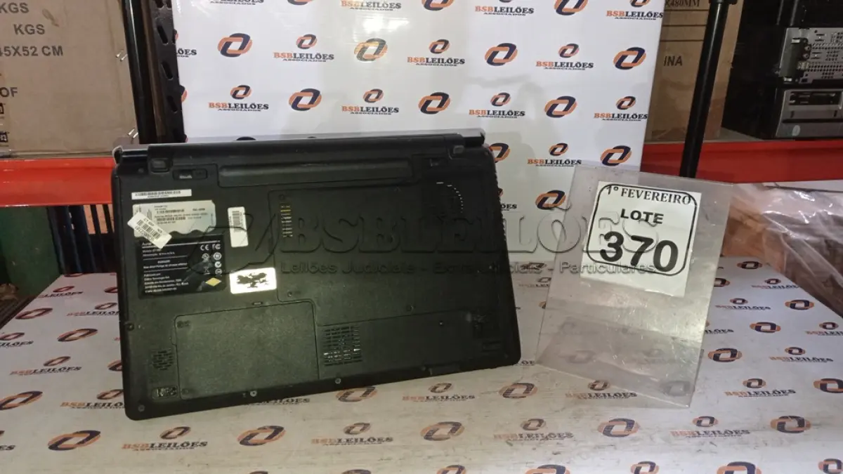 LOTE 370 - 01 NOTEBOOK MARCA AURIA. (NO ESTADO) ATENÇÃO! FAZER A VISITAÇÃO ANTES DE ARREMATAR, NÃO SABEMOS SE FUNCIONA, LEILÃO NÃO TEM GARANTIA E NEM DEVOLUÇÃO, SUJEITO A POSSÍVEIS AVARIAS VISÍVEIS/OCULTAS E/OU AUSÊNCIA DE COMPONENTES.