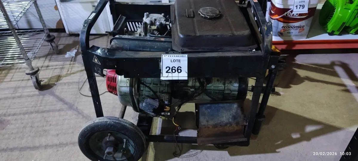 LOTE 266 - 01 GERADOR A DIESEL MARCA TOYAMA. (NO ESTADO) ATENÇÃO! FAZER A VISITAÇÃO ANTES DE ARREMATAR, NÃO SABEMOS SE FUNCIONA, LEILÃO NÃO TEM GARANTIA E NEM DEVOLUÇÃO, SUJEITO A POSSÍVEIS AVARIAS VISÍVEIS/OCULTAS E/OU AUSÊNCIA DE COMPONENTES.