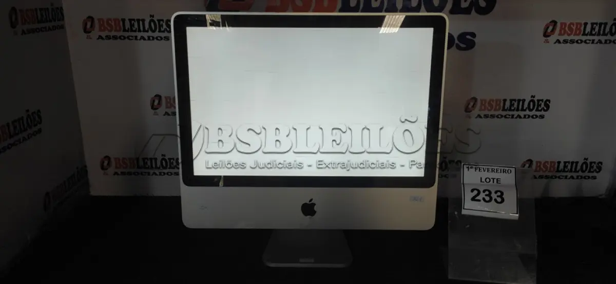 LOTE 233 - 01 IMAC APPLE. (NO ESTADO) ATENÇÃO! FAZER A VISITAÇÃO ANTES DE ARREMATAR, NÃO SABEMOS SE FUNCIONA, LEILÃO NÃO TEM GARANTIA E NEM DEVOLUÇÃO, SUJEITO A POSSÍVEIS AVARIAS VISÍVEIS/OCULTAS E/OU AUSÊNCIA DE COMPONENTES.