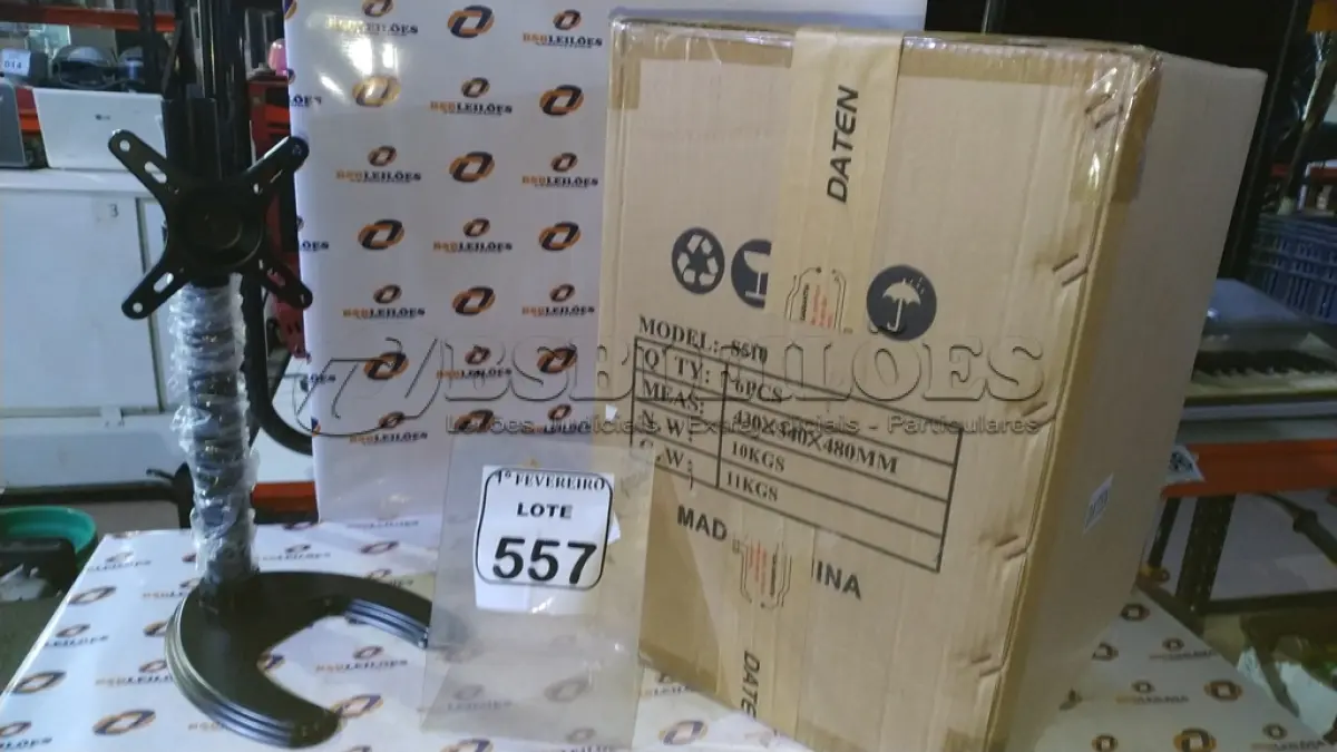 LOTE 557 - 01 CAIXA COM 06 SUPORTES PARA MONITORES MARCA DATEN. (NO ESTADO) ATENÇÃO! FAZER A VISITAÇÃO ANTES DE ARREMATAR, NÃO SABEMOS SE FUNCIONA, LEILÃO NÃO TEM GARANTIA E NEM DEVOLUÇÃO, SUJEITO A POSSÍVEIS AVARIAS VISÍVEIS/OCULTAS E/OU AUSÊNCIA DE COMPONENTES.