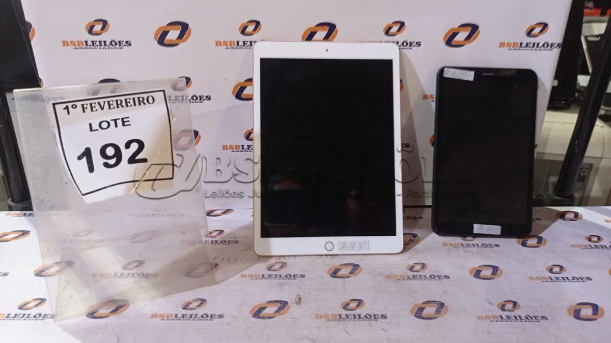 LOTE 192 - 01 IPAD E 01 TABLET MARCA MULTILASER. (NO ESTADO) ATENÇÃO! FAZER A VISITAÇÃO ANTES DE ARREMATAR, NÃO SABEMOS SE FUNCIONA, LEILÃO NÃO TEM GARANTIA E NEM DEVOLUÇÃO, SUJEITO A POSSÍVEIS AVARIAS VISÍVEIS/OCULTAS E/OU AUSÊNCIA DE COMPONENTES.