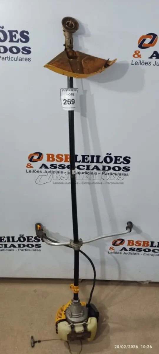 LOTE 269 - 01 MÁQUINA ROÇADEIRA A GASOLINA MARCA VULCAN INCOMPLETA. (NO ESTADO) ATENÇÃO! FAZER A VISITAÇÃO ANTES DE ARREMATAR, NÃO SABEMOS SE FUNCIONA, LEILÃO NÃO TEM GARANTIA E NEM DEVOLUÇÃO, SUJEITO A POSSÍVEIS AVARIAS VISÍVEIS/OCULTAS E/OU AUSÊNCIA DE COMPONENTES.
