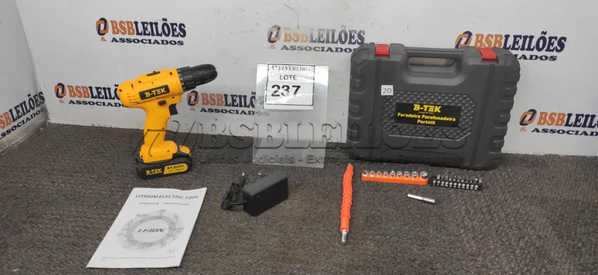 LOTE 237 - 01 PARAFUSADEIRA 36V A BATERIA COM MALETA E BITS (PRODUTO NOVO). (NO ESTADO) ATENÇÃO! FAZER A VISITAÇÃO ANTES DE ARREMATAR, NÃO SABEMOS SE FUNCIONA, LEILÃO NÃO TEM GARANTIA E NEM DEVOLUÇÃO, SUJEITO A POSSÍVEIS AVARIAS VISÍVEIS/OCULTAS E/OU AUSÊNCIA DE COMPONENTES.