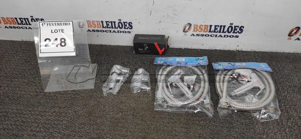 LOTE 248 - 02 DUCHAS HIGIÊNICAS. (NO ESTADO) ATENÇÃO! FAZER A VISITAÇÃO ANTES DE ARREMATAR, NÃO SABEMOS SE FUNCIONA, LEILÃO NÃO TEM GARANTIA E NEM DEVOLUÇÃO, SUJEITO A POSSÍVEIS AVARIAS VISÍVEIS/OCULTAS E/OU AUSÊNCIA DE COMPONENTES.