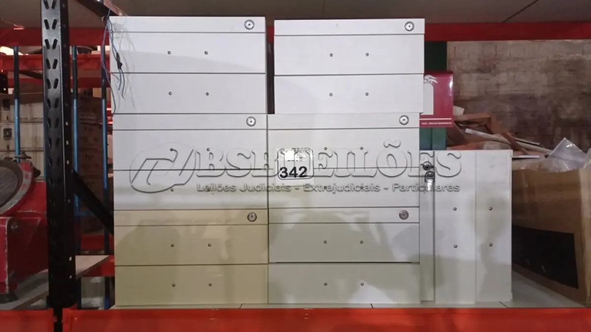 LOTE 342 - 07 GAVETEIROS DE MESA EM MADEIRA COM TRANCA. (NO ESTADO) ATENÇÃO! FAZER A VISITAÇÃO ANTES DE ARREMATAR, NÃO SABEMOS SE FUNCIONA, LEILÃO NÃO TEM GARANTIA E NEM DEVOLUÇÃO, SUJEITO A POSSÍVEIS AVARIAS VISÍVEIS/OCULTAS E/OU AUSÊNCIA DE COMPONENTES.