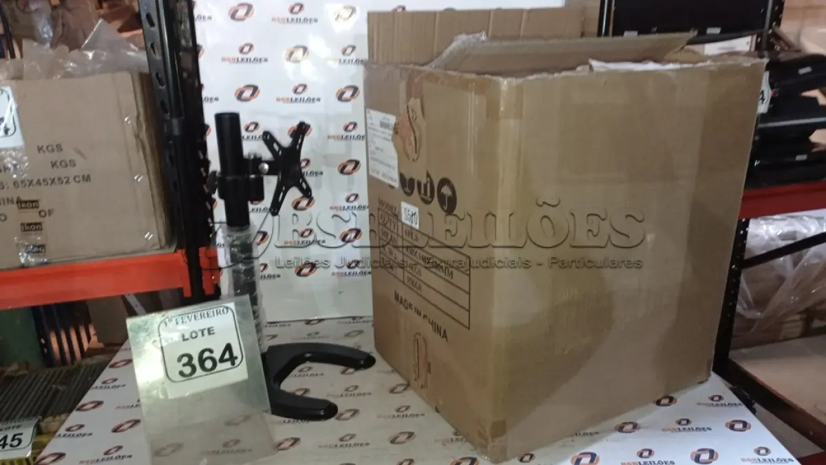 LOTE 364 - 01 CAIXA COM 06 SUPORTES PARA MONITORES MARCA DATEN. (NO ESTADO) ATENÇÃO! FAZER A VISITAÇÃO ANTES DE ARREMATAR, NÃO SABEMOS SE FUNCIONA, LEILÃO NÃO TEM GARANTIA E NEM DEVOLUÇÃO, SUJEITO A POSSÍVEIS AVARIAS VISÍVEIS/OCULTAS E/OU AUSÊNCIA DE COMPONENTES.