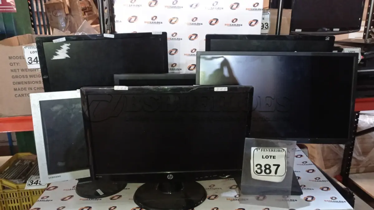 LOTE 387 - 06 MONITORES DE MARCAS E MODELOS DIVERSOS. (NO ESTADO) ATENÇÃO! FAZER A VISITAÇÃO ANTES DE ARREMATAR, NÃO SABEMOS SE FUNCIONA, LEILÃO NÃO TEM GARANTIA E NEM DEVOLUÇÃO, SUJEITO A POSSÍVEIS AVARIAS VISÍVEIS/OCULTAS E/OU AUSÊNCIA DE COMPONENTES.