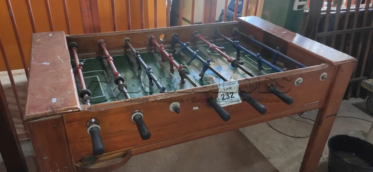 LOTE 232 - 01 MESA DE PEBOLIM. (NO ESTADO) ATENÇÃO! FAZER A VISITAÇÃO ANTES DE ARREMATAR, NÃO SABEMOS SE FUNCIONA, LEILÃO NÃO TEM GARANTIA E NEM DEVOLUÇÃO, SUJEITO A POSSÍVEIS AVARIAS VISÍVEIS/OCULTAS E/OU AUSÊNCIA DE COMPONENTES.
