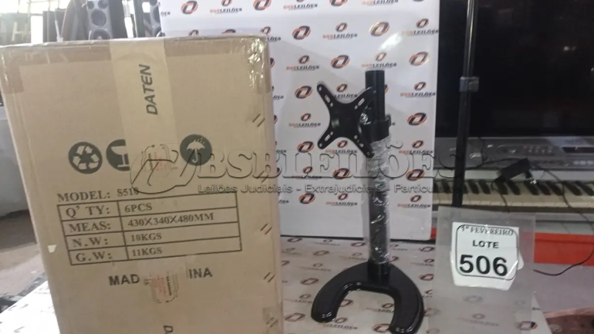 LOTE 506 - 01 CAIXA COM 06 SUPORTES PARA MONITORES MARCA DATEN. (NO ESTADO) ATENÇÃO! FAZER A VISITAÇÃO ANTES DE ARREMATAR, NÃO SABEMOS SE FUNCIONA, LEILÃO NÃO TEM GARANTIA E NEM DEVOLUÇÃO, SUJEITO A POSSÍVEIS AVARIAS VISÍVEIS/OCULTAS E/OU AUSÊNCIA DE COMPONENTES.