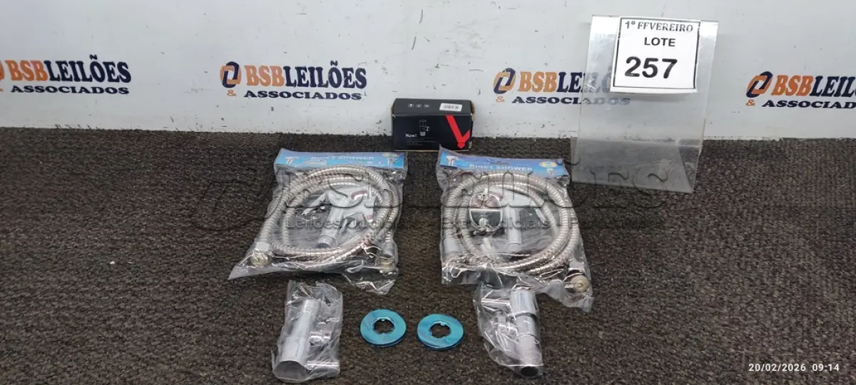 LOTE 257 - 02 DUCHAS HIGIÊNICAS. (NO ESTADO) ATENÇÃO! FAZER A VISITAÇÃO ANTES DE ARREMATAR, NÃO SABEMOS SE FUNCIONA, LEILÃO NÃO TEM GARANTIA E NEM DEVOLUÇÃO, SUJEITO A POSSÍVEIS AVARIAS VISÍVEIS/OCULTAS E/OU AUSÊNCIA DE COMPONENTES.