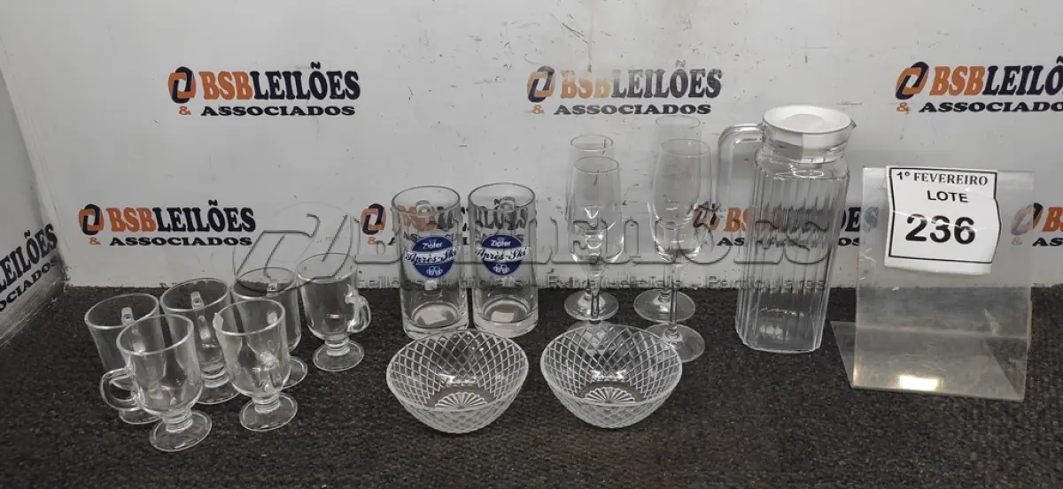 LOTE 236 - 04 TAÇAS PARA ESPUMANTE, 02 COPOS PARA CHOPP, 01 JARRA DE VIDRO E 02 VASILHAS DE VIDRO. (NO ESTADO) ATENÇÃO! FAZER A VISITAÇÃO ANTES DE ARREMATAR, NÃO SABEMOS SE FUNCIONA, LEILÃO NÃO TEM GARANTIA E NEM DEVOLUÇÃO, SUJEITO A POSSÍVEIS AVARIAS VISÍVEIS/OCULTAS E/OU AUSÊNCIA DE COMPONENTES.