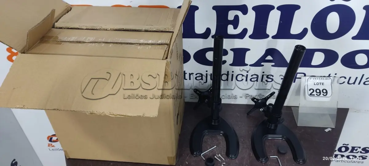 LOTE 299 - 01 CAIXA COM 06 SUPORTES PARA MONITORES MARCA DATEN. (NO ESTADO) ATENÇÃO! FAZER A VISITAÇÃO ANTES DE ARREMATAR, NÃO SABEMOS SE FUNCIONA, LEILÃO NÃO TEM GARANTIA E NEM DEVOLUÇÃO, SUJEITO A POSSÍVEIS AVARIAS VISÍVEIS/OCULTAS E/OU AUSÊNCIA DE COMPONENTES.