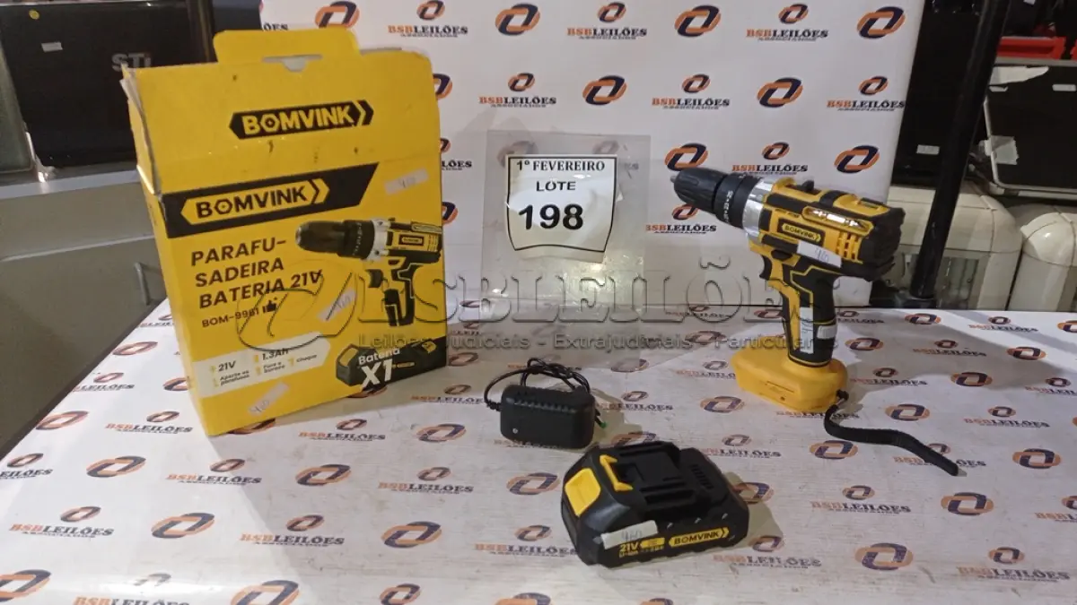 LOTE 198 - 01 PARAFUSADEIRA COM BATERIA 21V. (NO ESTADO) ATENÇÃO! FAZER A VISITAÇÃO ANTES DE ARREMATAR, NÃO SABEMOS SE FUNCIONA, LEILÃO NÃO TEM GARANTIA E NEM DEVOLUÇÃO, SUJEITO A POSSÍVEIS AVARIAS VISÍVEIS/OCULTAS E/OU AUSÊNCIA DE COMPONENTES.
