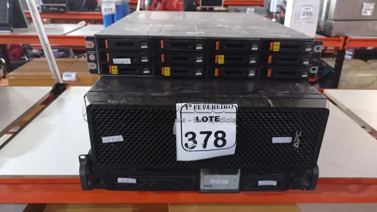 LOTE 378 - 01 SERVIDOR DE GAVETA, 01 GABINETE PARA NOBREAK DE SERVIDOR E 01 NOBREAK PARA RETIRADA DE PEÇAS. (NO ESTADO) ATENÇÃO! FAZER A VISITAÇÃO ANTES DE ARREMATAR, NÃO SABEMOS SE FUNCIONA, LEILÃO NÃO TEM GARANTIA E NEM DEVOLUÇÃO, SUJEITO A POSSÍVEIS AVARIAS VISÍVEIS/OCULTAS E/OU AUSÊNCIA DE COMPONENTES.