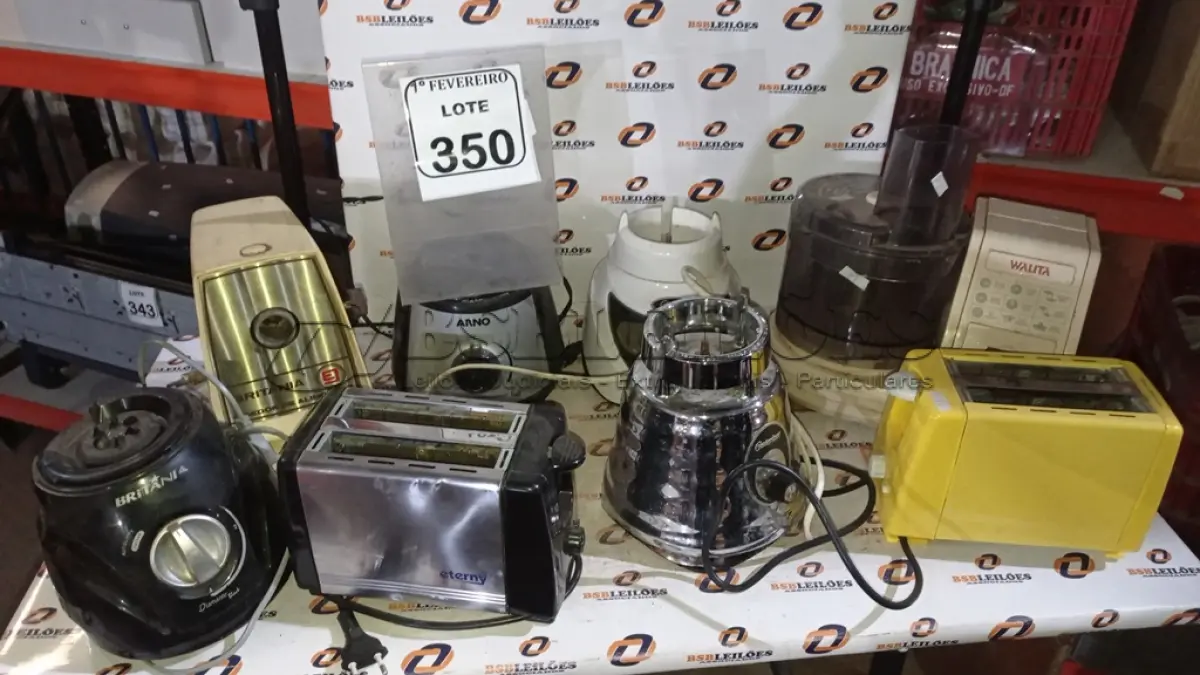 LOTE 350 - 01 PROCESSADOR DE ALIMENTOS, 02 SANDUICHEIRAS, 02 TORRADEIRAS, 01 MOEDOR DE ALIMENTOS 02 COPOS AVULSOS DE LIQUIDIFICADOR E 05 BASES DE LIQUIDIFICADOR DE MARCAS E MODELOS DIVERSOS. (NO ESTADO) ATENÇÃO! FAZER A VISITAÇÃO ANTES DE ARREMATAR, NÃO SABEMOS SE FUNCIONA, LEILÃO NÃO TEM GARANTIA E NEM DEVOLUÇÃO, SUJEITO A POSSÍVEIS AVARIAS VISÍVEIS/OCULTAS E/OU AUSÊNCIA DE COMPONENTES.