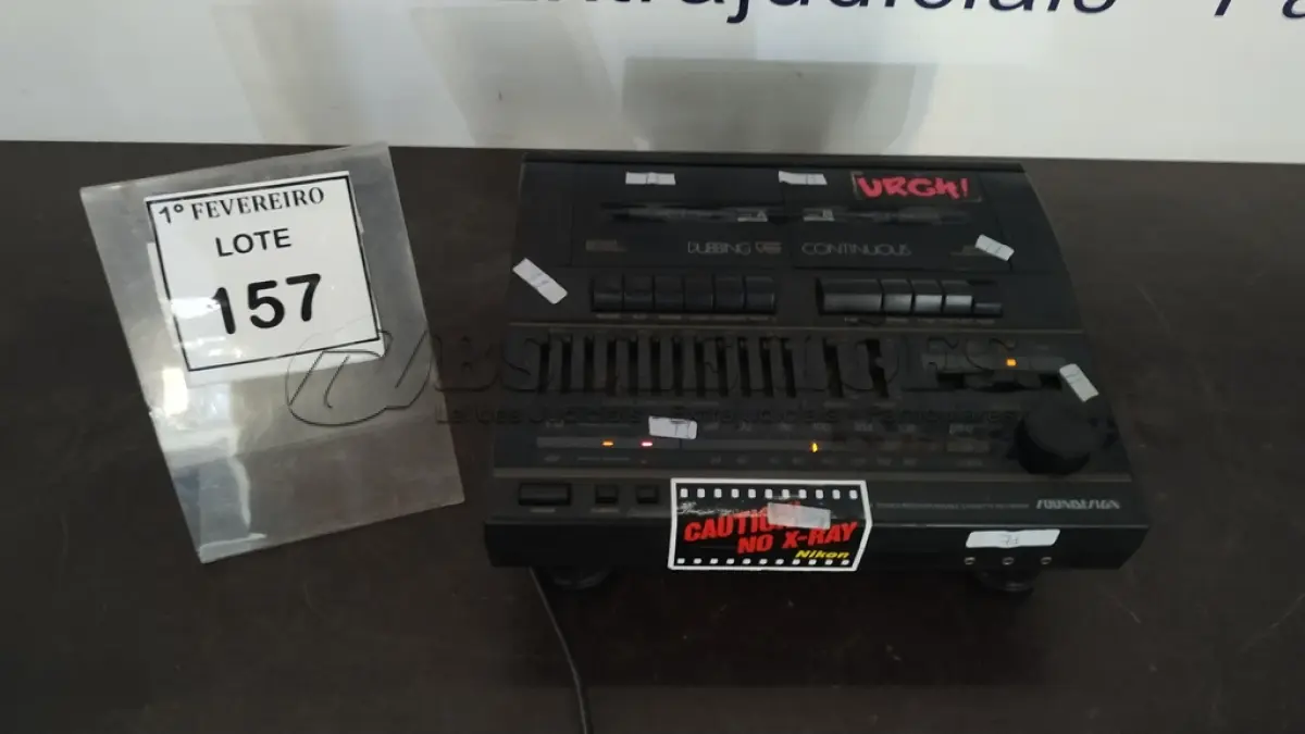 LOTE 157 - 01 RADIO STÉREO RECEIVER COM TOCA FITAS DUPLO MARCA SOUNDESIGN 110VOLTS. (NO ESTADO) ATENÇÃO! FAZER A VISITAÇÃO ANTES DE ARREMATAR, NÃO SABEMOS SE FUNCIONA, LEILÃO NÃO TEM GARANTIA E NEM DEVOLUÇÃO, SUJEITO A POSSÍVEIS AVARIAS VISÍVEIS/OCULTAS E/OU AUSÊNCIA DE COMPONENTES.