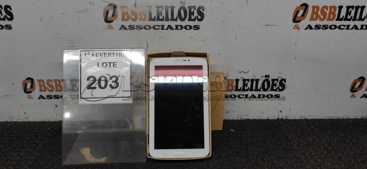 LOTE 203 - 01 TABLET MODELO GALAXY TAB3 MARCA SAMSUNG. (NO ESTADO) ATENÇÃO! FAZER A VISITAÇÃO ANTES DE ARREMATAR, NÃO SABEMOS SE FUNCIONA, LEILÃO NÃO TEM GARANTIA E NEM DEVOLUÇÃO, SUJEITO A POSSÍVEIS AVARIAS VISÍVEIS/OCULTAS E/OU AUSÊNCIA DE COMPONENTES.