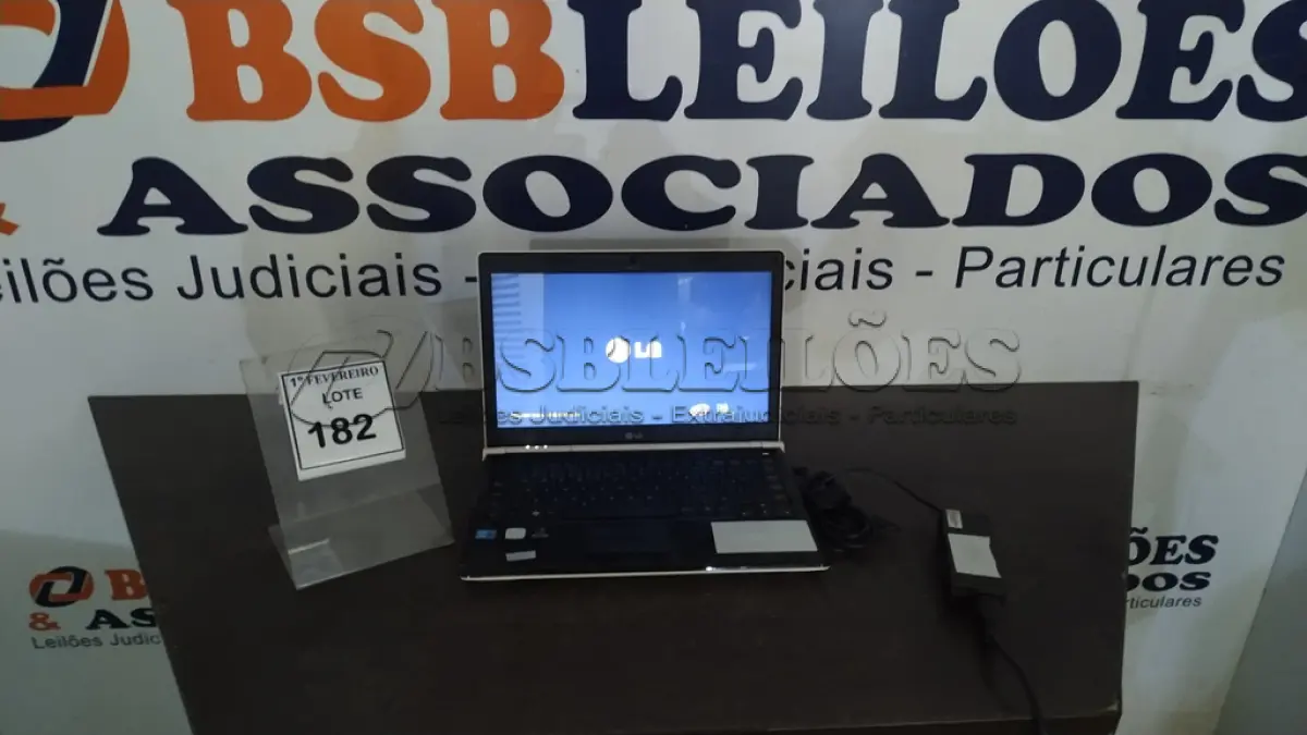 LOTE 182 - 01 NOTEBOOK MARCA LG COM FONTE. (NO ESTADO) ATENÇÃO! FAZER A VISITAÇÃO ANTES DE ARREMATAR, NÃO SABEMOS SE FUNCIONA, LEILÃO NÃO TEM GARANTIA E NEM DEVOLUÇÃO, SUJEITO A POSSÍVEIS AVARIAS VISÍVEIS/OCULTAS E/OU AUSÊNCIA DE COMPONENTES.