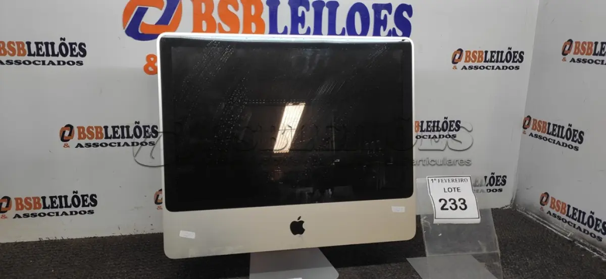 LOTE 233 - 01 IMAC APPLE. (NO ESTADO) ATENÇÃO! FAZER A VISITAÇÃO ANTES DE ARREMATAR, NÃO SABEMOS SE FUNCIONA, LEILÃO NÃO TEM GARANTIA E NEM DEVOLUÇÃO, SUJEITO A POSSÍVEIS AVARIAS VISÍVEIS/OCULTAS E/OU AUSÊNCIA DE COMPONENTES.