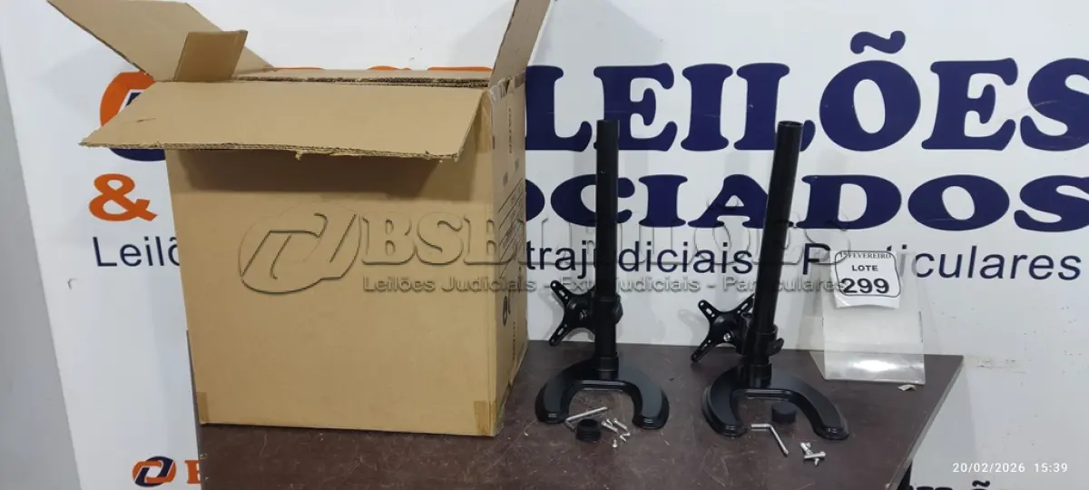 LOTE 299 - 01 CAIXA COM 06 SUPORTES PARA MONITORES MARCA DATEN. (NO ESTADO) ATENÇÃO! FAZER A VISITAÇÃO ANTES DE ARREMATAR, NÃO SABEMOS SE FUNCIONA, LEILÃO NÃO TEM GARANTIA E NEM DEVOLUÇÃO, SUJEITO A POSSÍVEIS AVARIAS VISÍVEIS/OCULTAS E/OU AUSÊNCIA DE COMPONENTES.