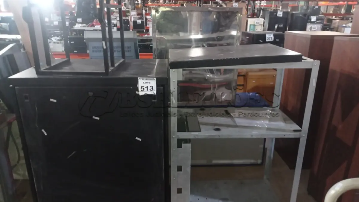 LOTE 513 - 01 PAINEL DE LUMINÁRIA 01 RACK E 01 ARMÁRIO DE FERRO PARA SERVIDORES. (NO ESTADO) ATENÇÃO! FAZER A VISITAÇÃO ANTES DE ARREMATAR, NÃO SABEMOS SE FUNCIONA, LEILÃO NÃO TEM GARANTIA E NEM DEVOLUÇÃO, SUJEITO A POSSÍVEIS AVARIAS VISÍVEIS/OCULTAS E/OU AUSÊNCIA DE COMPONENTES.