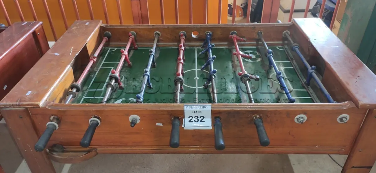 LOTE 232 - 01 MESA DE PEBOLIM. (NO ESTADO) ATENÇÃO! FAZER A VISITAÇÃO ANTES DE ARREMATAR, NÃO SABEMOS SE FUNCIONA, LEILÃO NÃO TEM GARANTIA E NEM DEVOLUÇÃO, SUJEITO A POSSÍVEIS AVARIAS VISÍVEIS/OCULTAS E/OU AUSÊNCIA DE COMPONENTES.