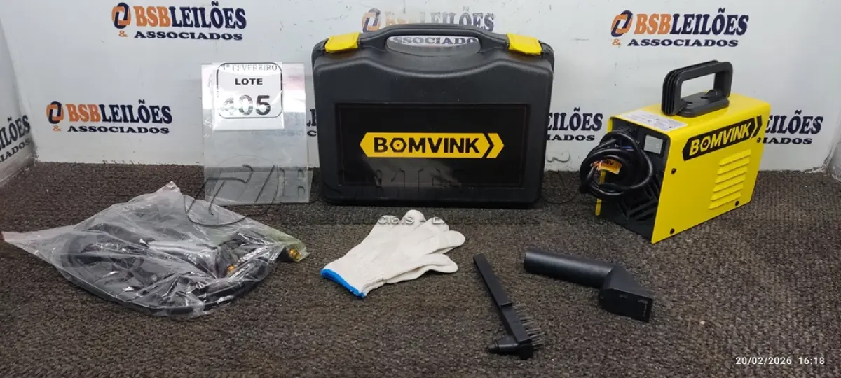 LOTE 405 - 01 MÁQUINA DE SOLDA 220V COM MALETA E ACESSÓRIOS MÁSCARA, LUVAS ESCOVA ALICATE DE SOLDA E GRAMPO DE ATERRAMENTO. ( PRODUTO NOVO). (NO ESTADO) ATENÇÃO! FAZER A VISITAÇÃO ANTES DE ARREMATAR, NÃO SABEMOS SE FUNCIONA, LEILÃO NÃO TEM GARANTIA E NEM DEVOLUÇÃO, SUJEITO A POSSÍVEIS AVARIAS VISÍVEIS/OCULTAS E/OU AUSÊNCIA DE COMPONENTES.