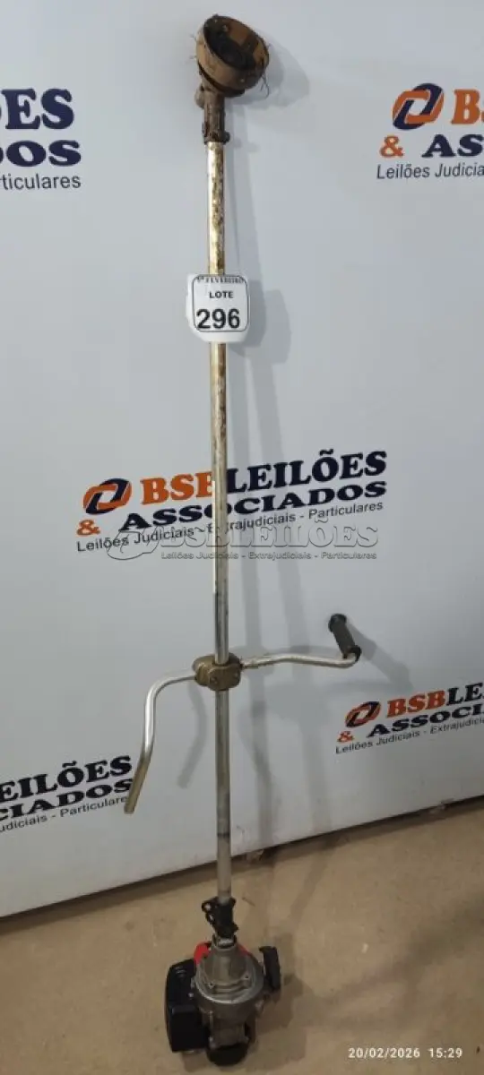 LOTE 296 - 01 MÁQUINA ROÇADEIRA A GASOLINA MARCA TOYAMA INCOMPLETA. (NO ESTADO) ATENÇÃO! FAZER A VISITAÇÃO ANTES DE ARREMATAR, NÃO SABEMOS SE FUNCIONA, LEILÃO NÃO TEM GARANTIA E NEM DEVOLUÇÃO, SUJEITO A POSSÍVEIS AVARIAS VISÍVEIS/OCULTAS E/OU AUSÊNCIA DE COMPONENTES.