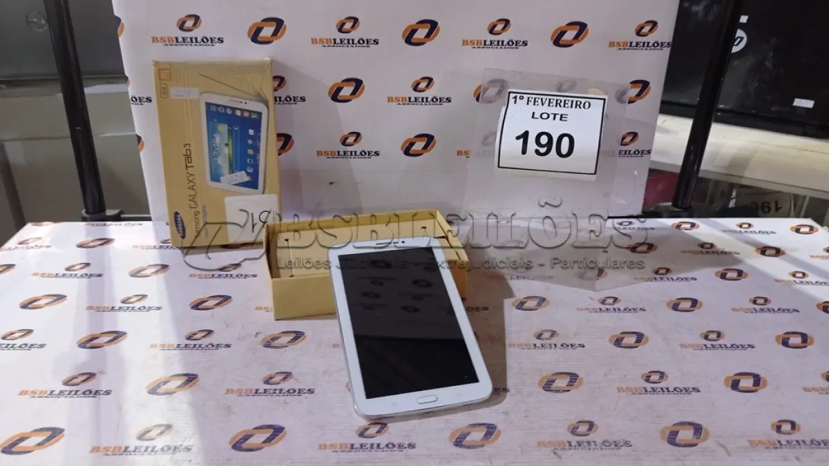 LOTE 190 - 01 TABLET MODELO GALAXY TAB3 MARCA SAMSUNG. (NO ESTADO) ATENÇÃO! FAZER A VISITAÇÃO ANTES DE ARREMATAR, NÃO SABEMOS SE FUNCIONA, LEILÃO NÃO TEM GARANTIA E NEM DEVOLUÇÃO, SUJEITO A POSSÍVEIS AVARIAS VISÍVEIS/OCULTAS E/OU AUSÊNCIA DE COMPONENTES.