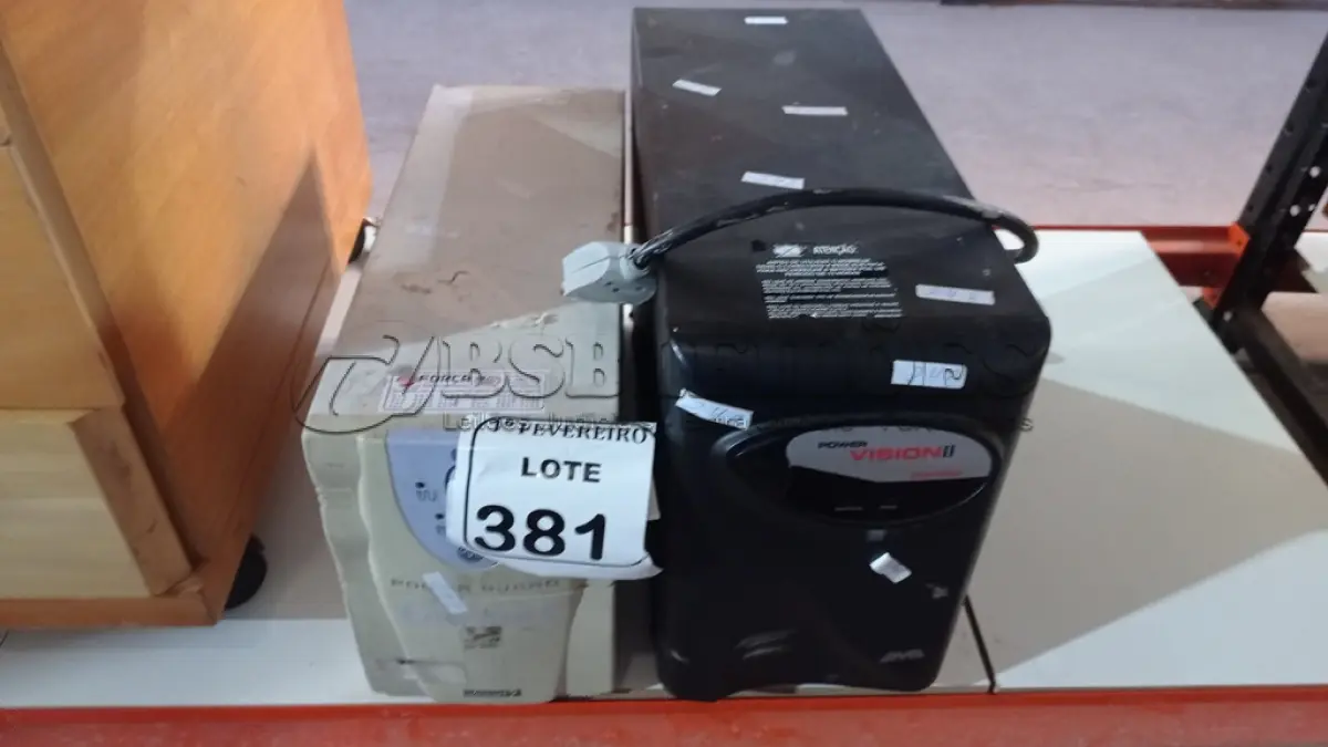 LOTE 381 - 01 NOBREAK DE 3.000VA E 01 NOBREAK DE 2.500VA. (NO ESTADO) ATENÇÃO! FAZER A VISITAÇÃO ANTES DE ARREMATAR, NÃO SABEMOS SE FUNCIONA, LEILÃO NÃO TEM GARANTIA E NEM DEVOLUÇÃO, SUJEITO A POSSÍVEIS AVARIAS VISÍVEIS/OCULTAS E/OU AUSÊNCIA DE COMPONENTES.