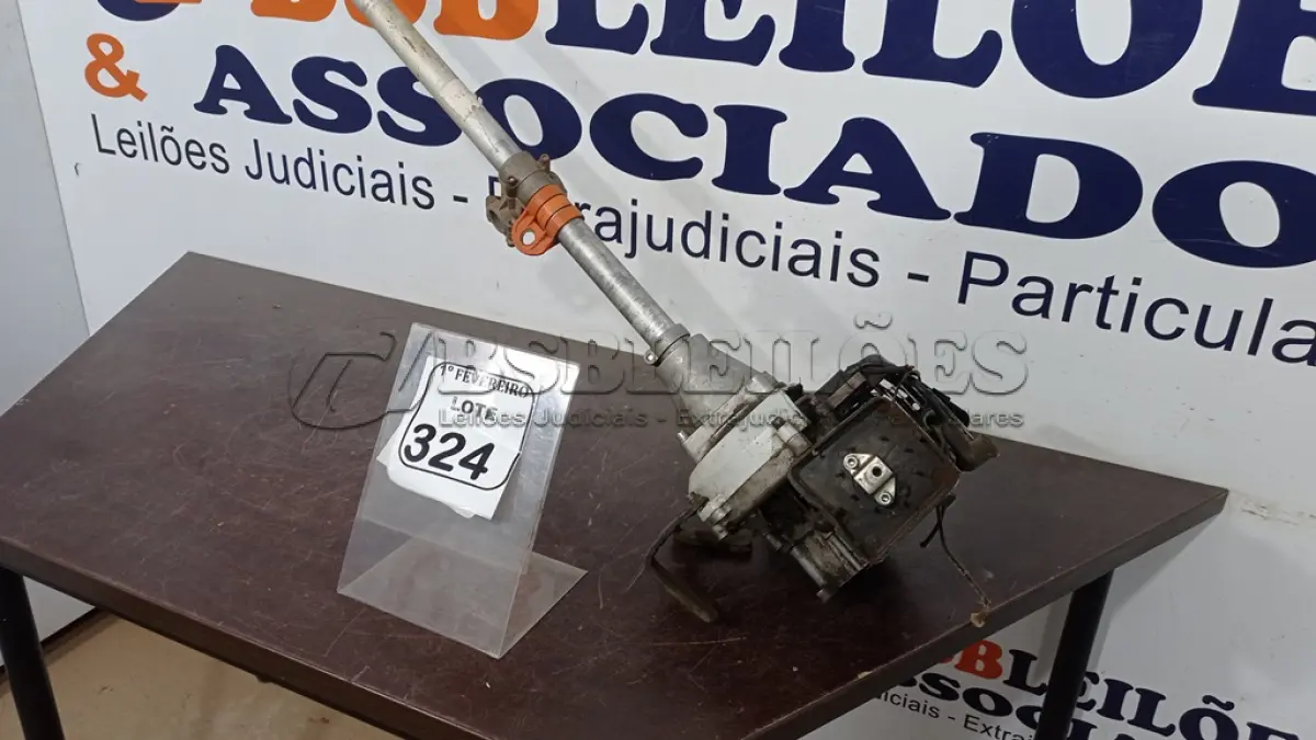 LOTE 324 - 01 ROÇADEIRA A GASOLINA INCOMPLETA. (NO ESTADO) ATENÇÃO! FAZER A VISITAÇÃO ANTES DE ARREMATAR, NÃO SABEMOS SE FUNCIONA, LEILÃO NÃO TEM GARANTIA E NEM DEVOLUÇÃO, SUJEITO A POSSÍVEIS AVARIAS VISÍVEIS/OCULTAS E/OU AUSÊNCIA DE COMPONENTES.